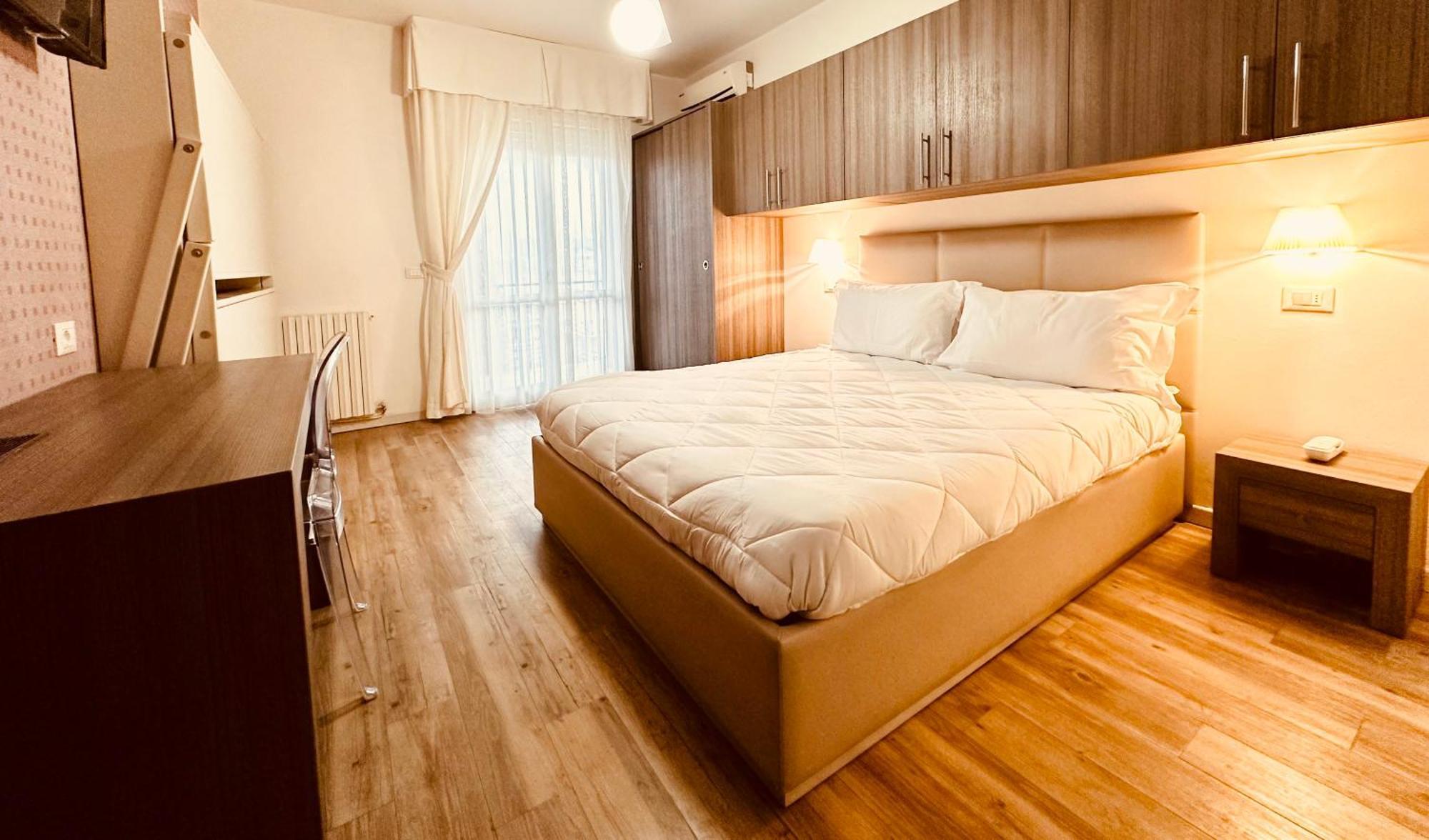 ホテル ミラマーレ チェルヴィア 部屋 写真